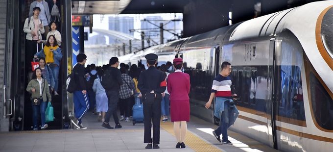中秋假期迎来返程高峰 铁路部门多措并举保障旅客安全便利出行